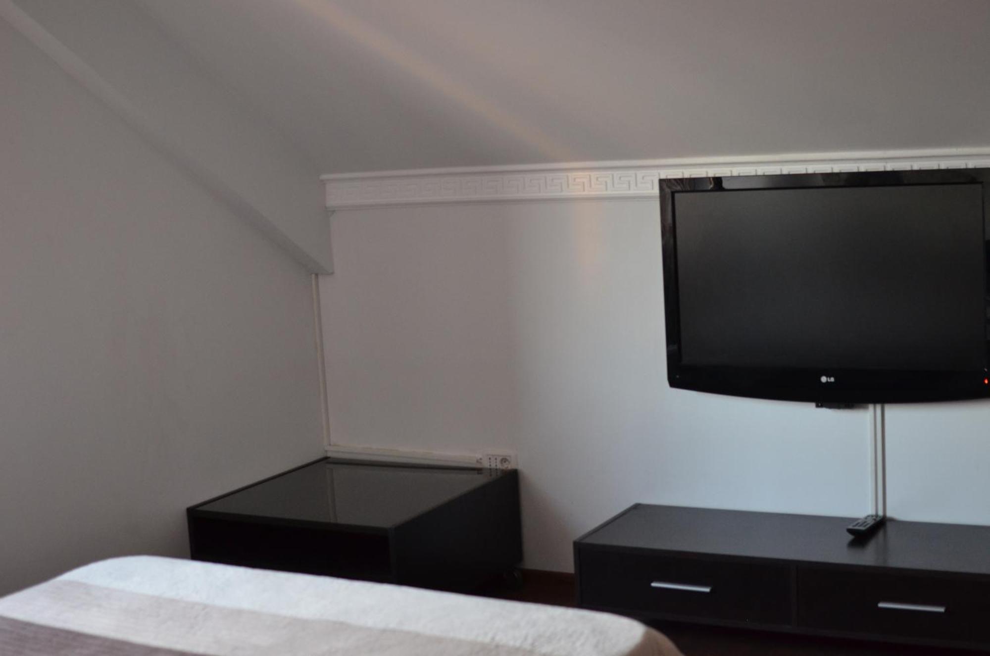Vila Cu Trandafiri Cozy Apartments 2 Camere Bragadiru Экстерьер фото